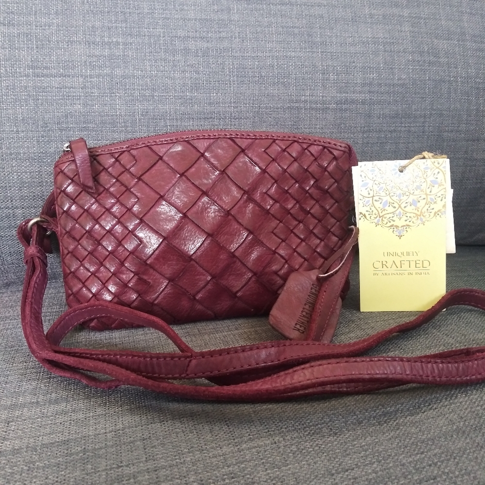NWT UNIQUELY CRAFTED BY ARTISANS SMALL CROSSBODY BAG WIVED LEATHER